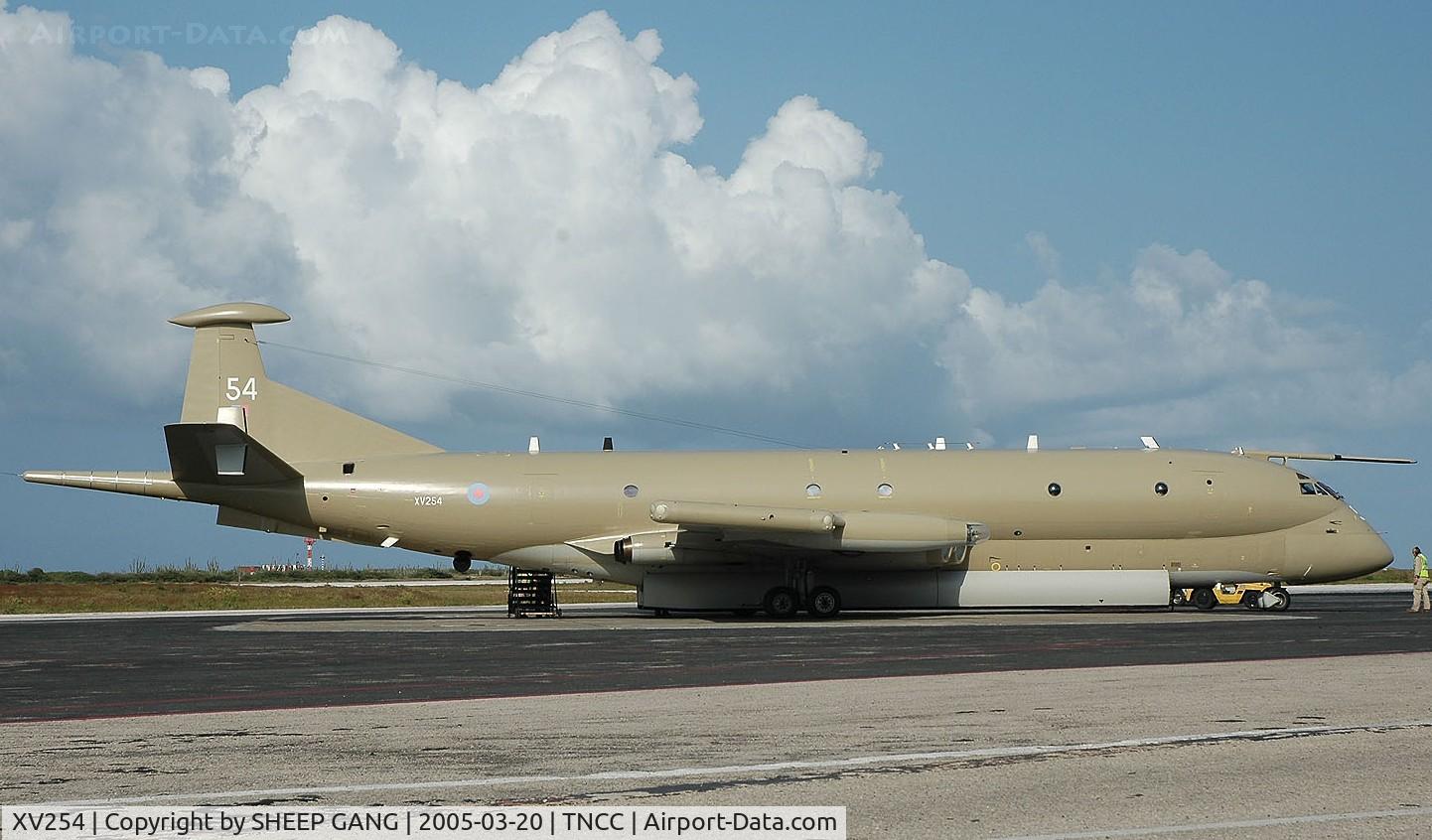 XV254, Hawker Siddeley Nimrod MR.2 C/N 8029, park at the ramp at tncc
