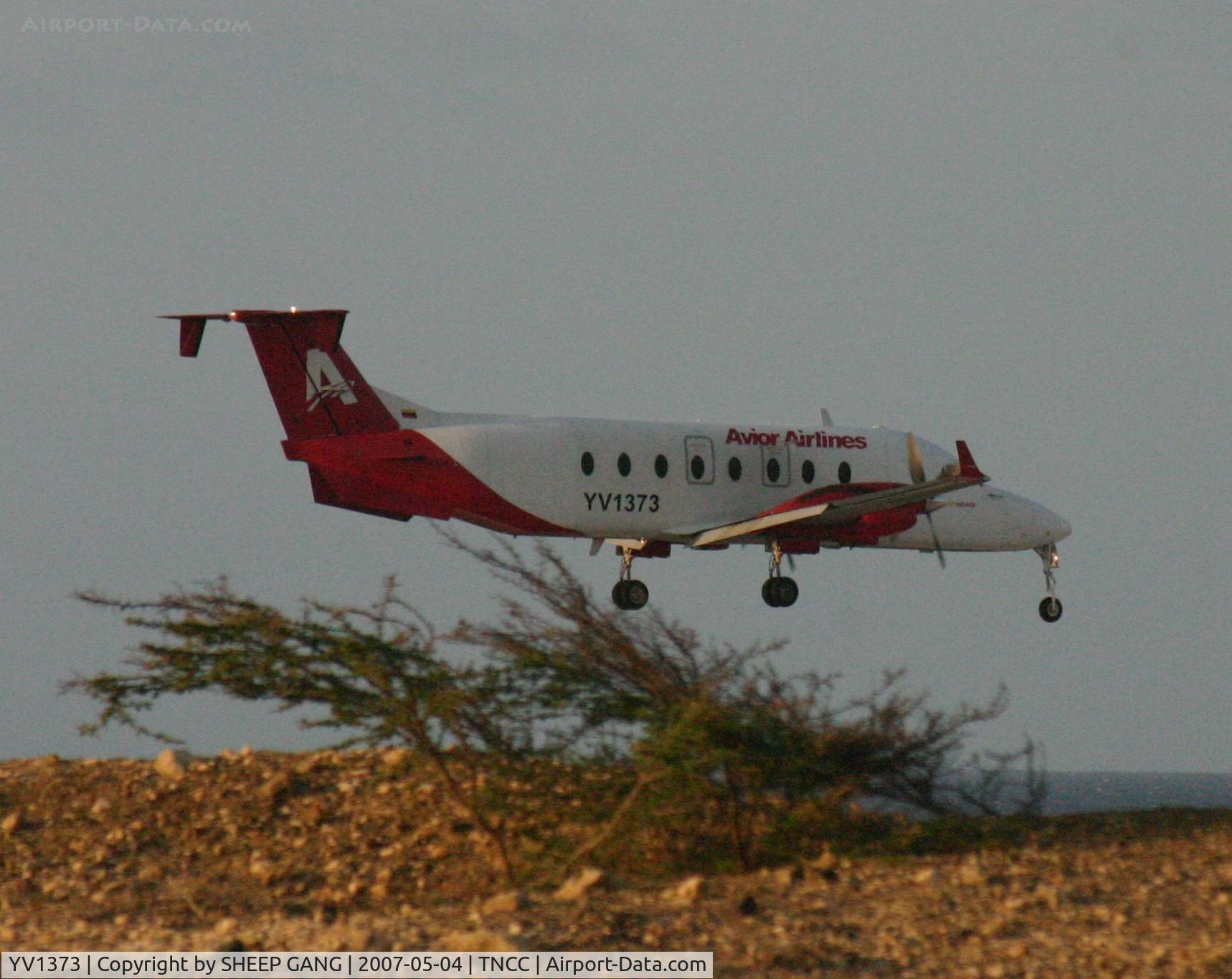 YV1373, 1999 Raytheon Aircraft Company 1900D C/N UE-355, landing at tncc