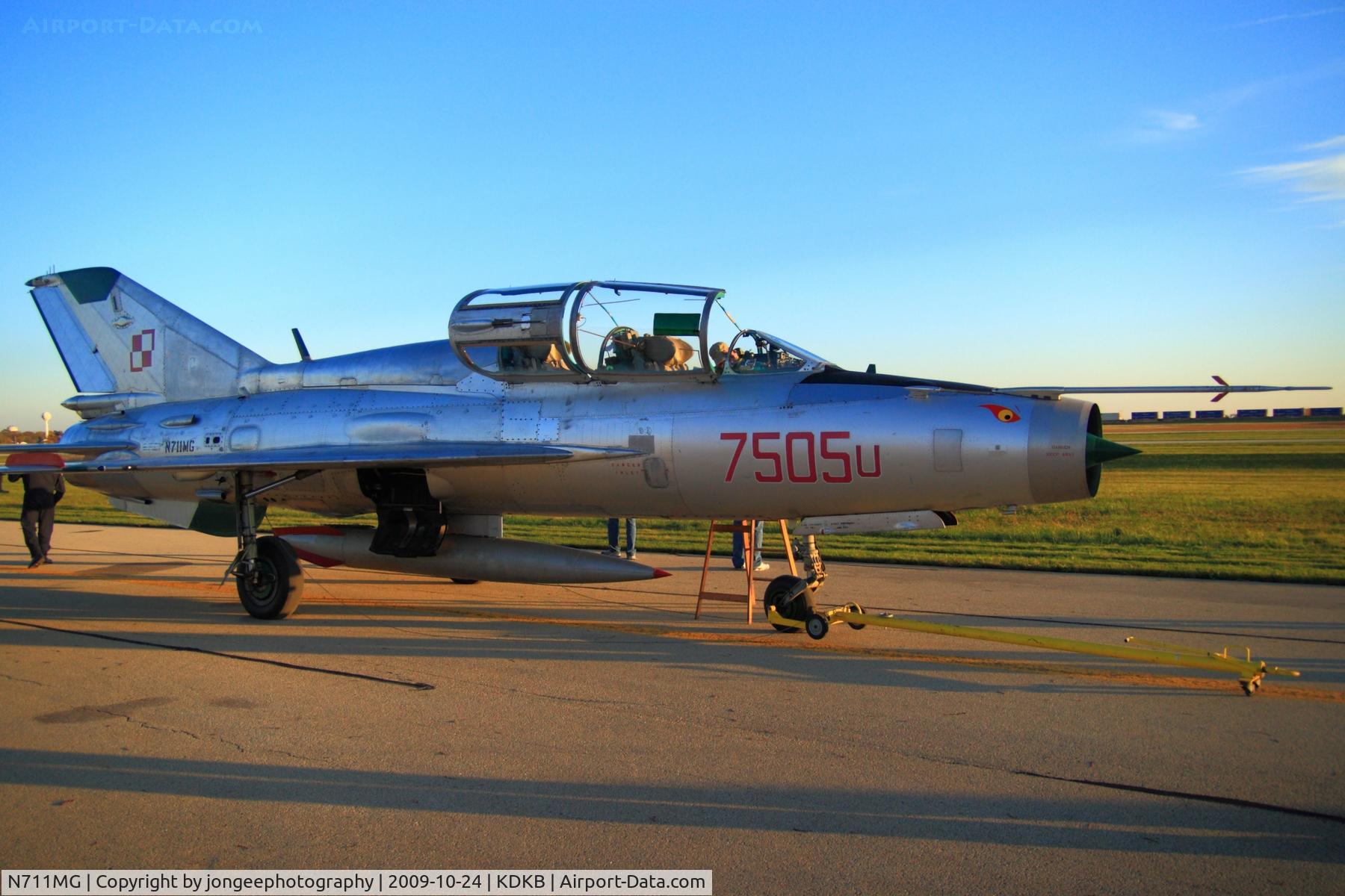 N711MG, 1973 Mikoyan-Gurevich MiG-21 C/N 5695175, Side Shot