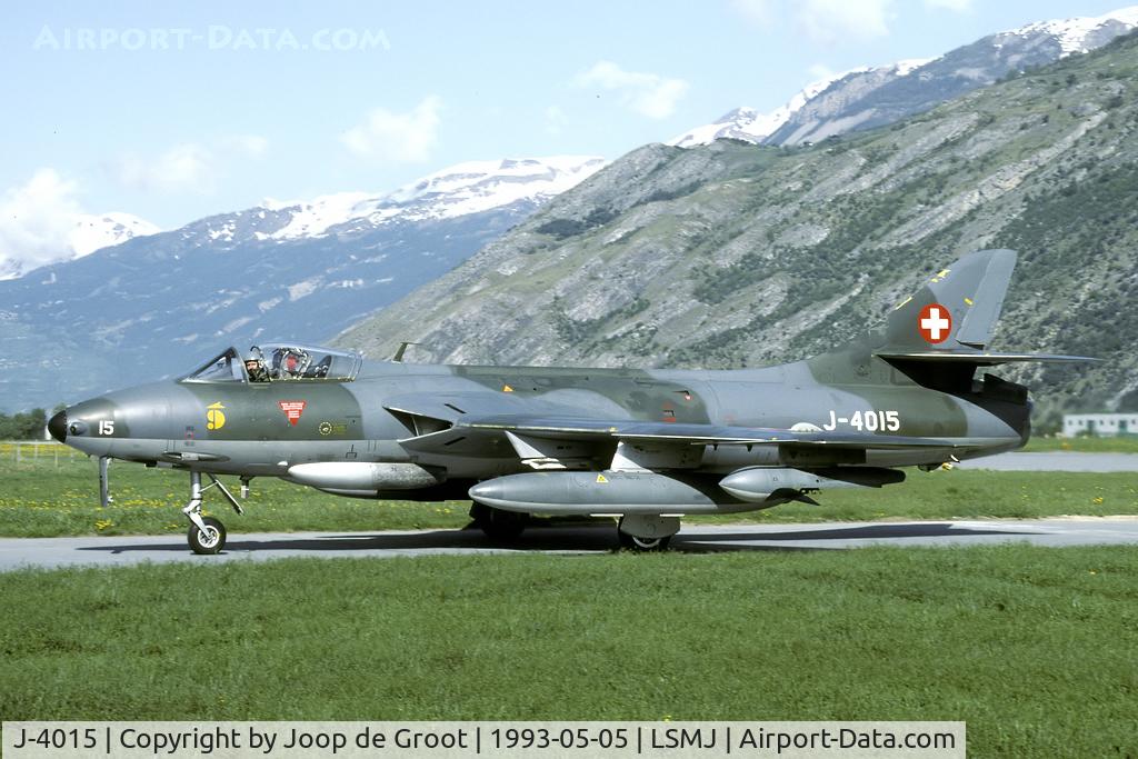 J-4015, Hawker Hunter F.58 C/N 41H-697382, Photo taken during Wiederholungskurs 1993. This aircraft has the emblem of Fliegerkompanie 9 on the nose. Fl Kp 9 was the Hunter groundcrew unit.