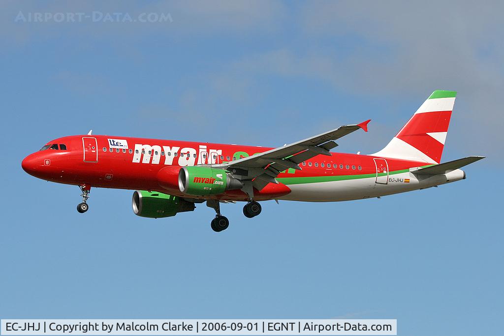 EC-JHJ, 2002 Airbus A320-214 C/N 1775, Airbus A320-214. On approach to Rwy 25 at Newcastle Airport.
