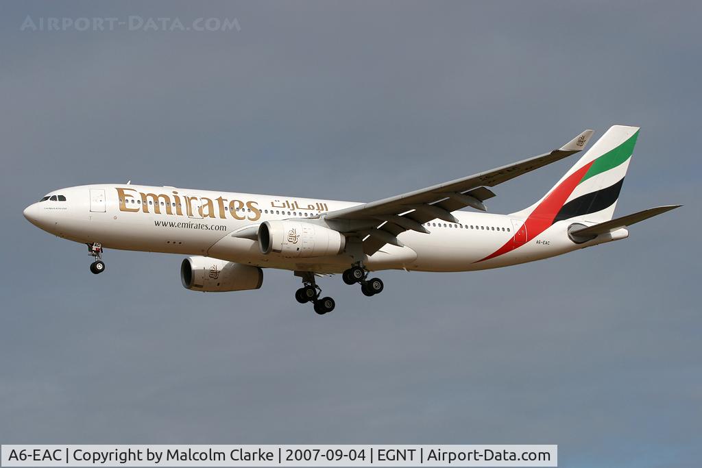 A6-EAC, 2000 Airbus A330-243 C/N 372, Airbus A330-243. On approach to Rwy 25 at Newcastle Airport in 2007.