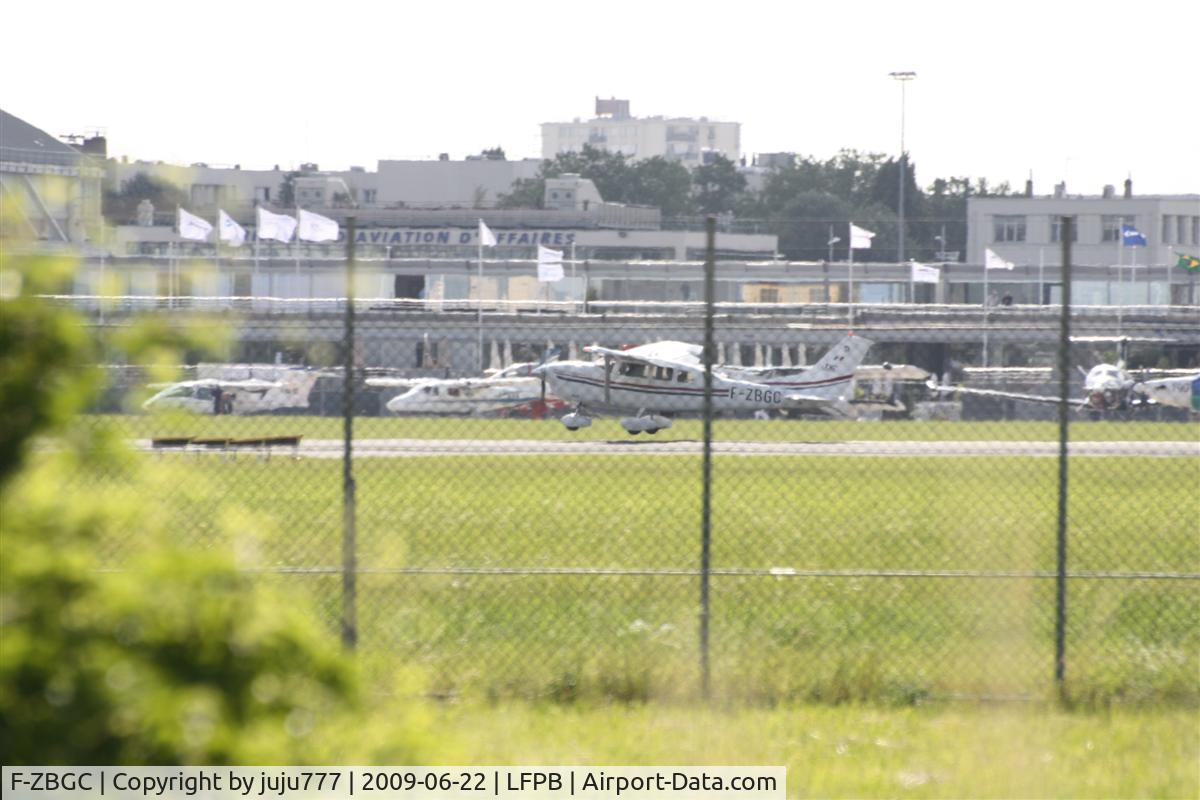F-ZBGC, Cessna 206H Stationair C/N 20608445, on landing at Le Bourget