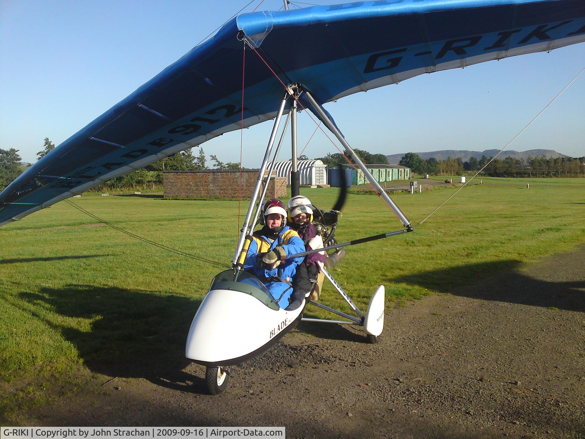 G-RIKI, 2001 Mainair Blade 912 C/N 1280-0401-7-W1075, Megan ready to go
