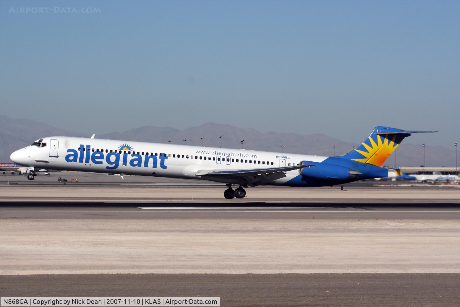 N868GA, 1987 McDonnell Douglas MD-83 (DC-9-83) C/N 49554, KLAS