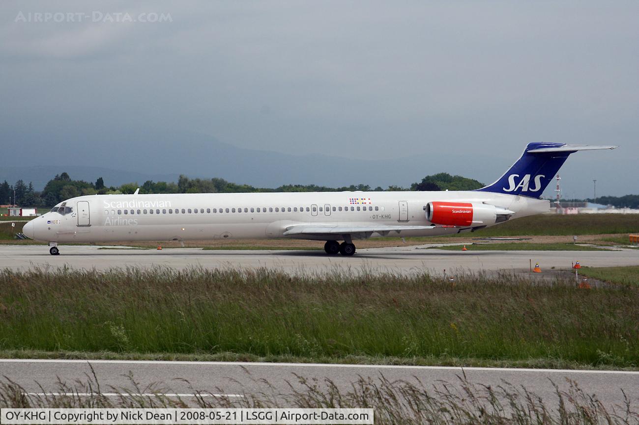 OY-KHG, 1988 McDonnell Douglas MD-82 (DC-9-82) C/N 49613, LSGG