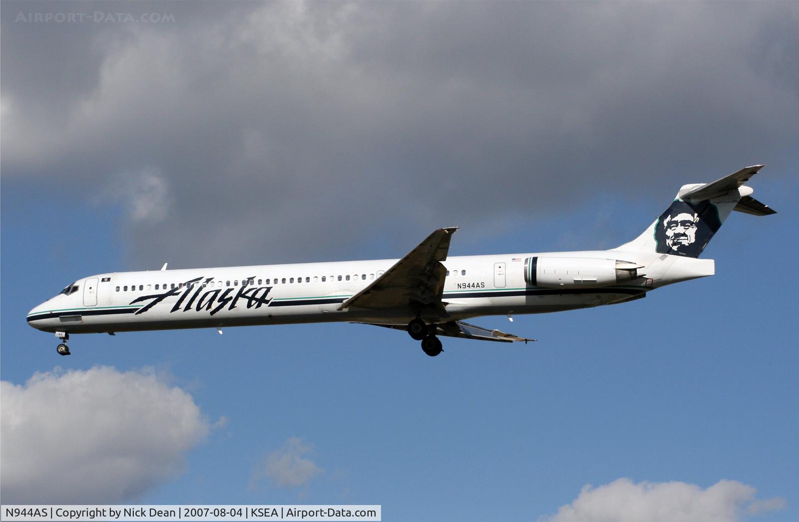 N944AS, 1990 McDonnell Douglas MD-83 (DC-9-83) C/N 53019, KSEA