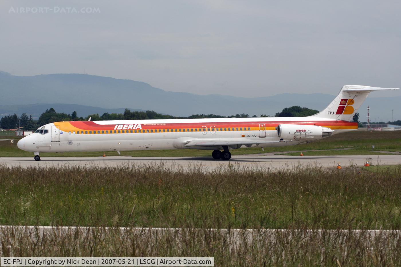 EC-FPJ, 1992 McDonnell Douglas MD-88 C/N 53310, LSGG