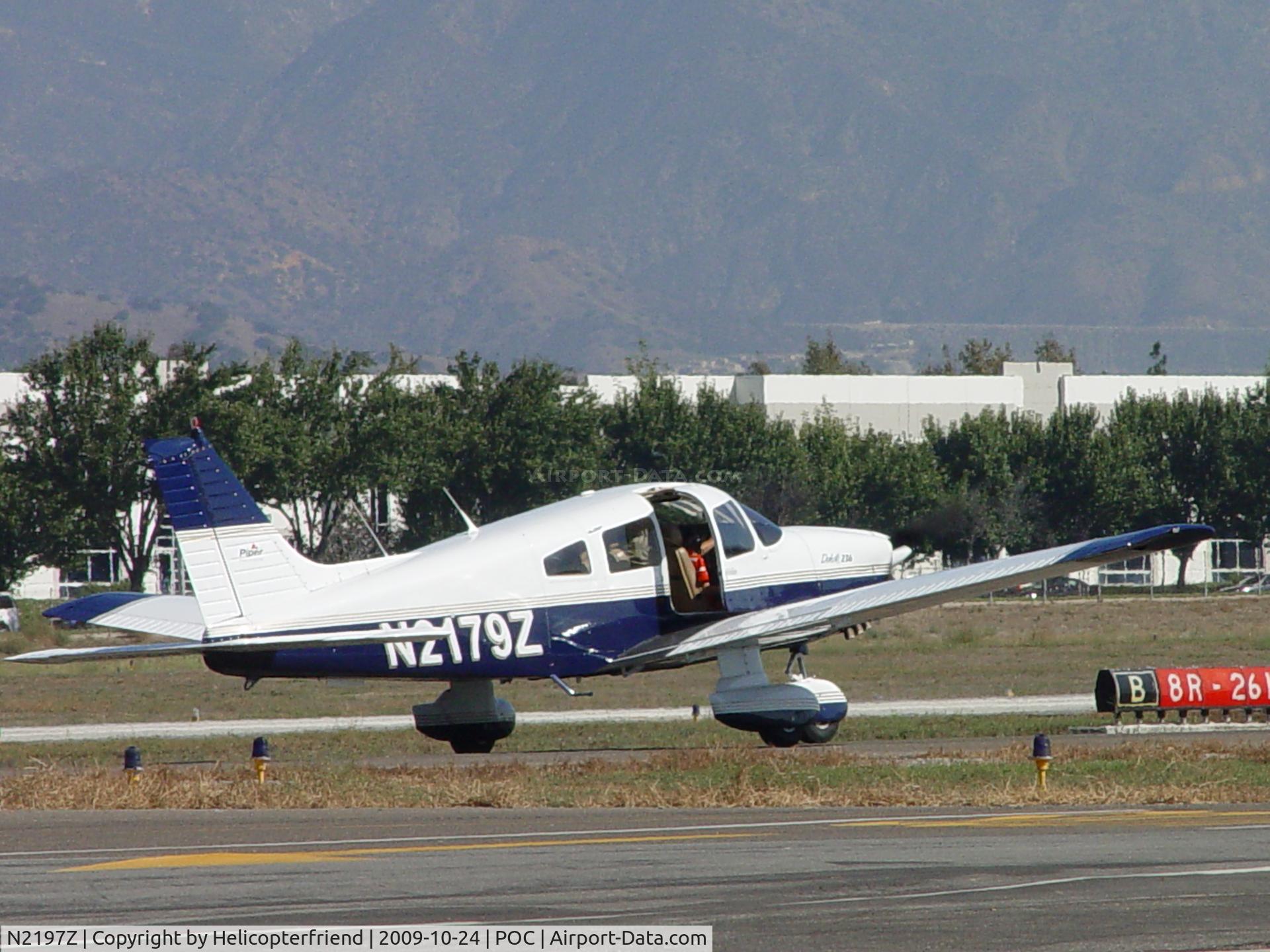 N2197Z, 1979 Piper PA-44-180 Seminole C/N 44-7995293, Door open to cool down while taxiing to runway 26L