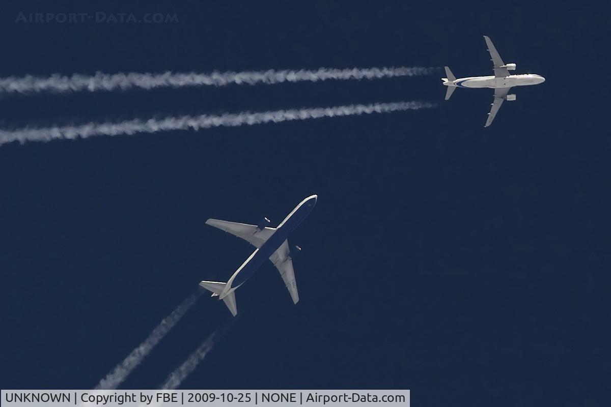 UNKNOWN, Contrails Various C/N Unknown, CSA Airbus and a BA Boeing crossing its airways