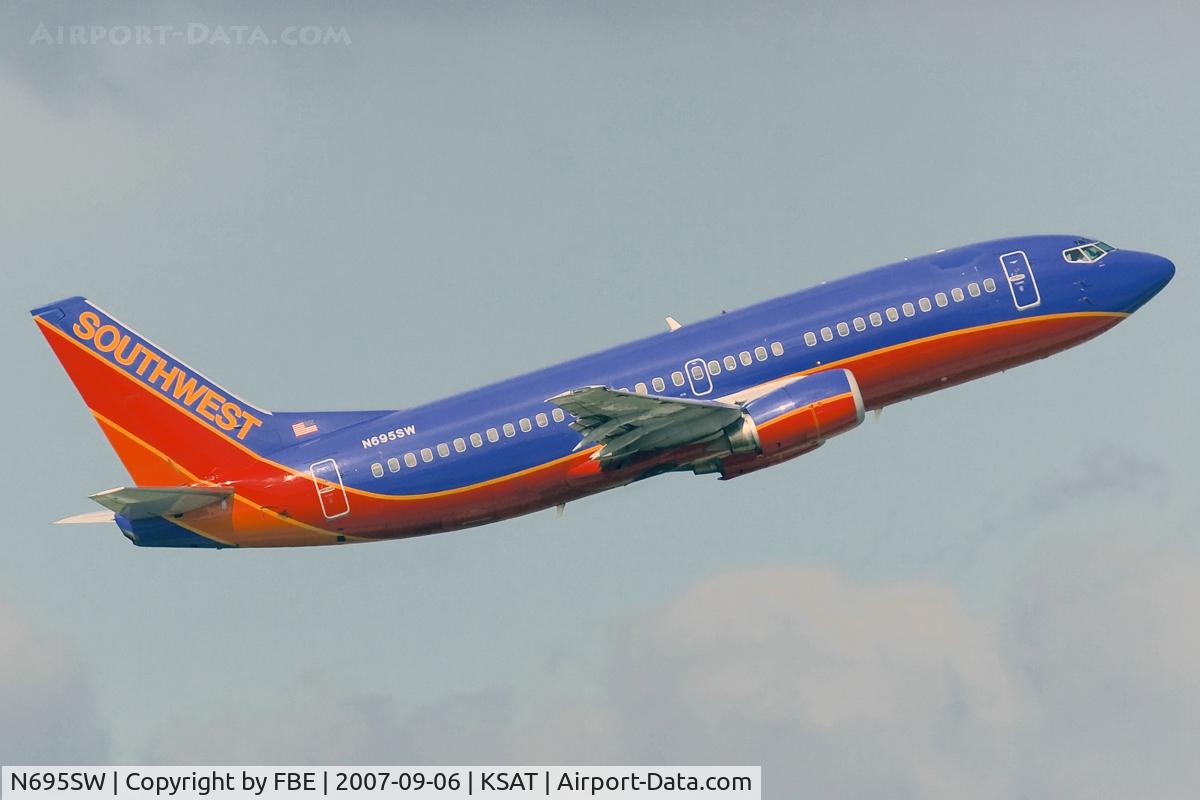 N695SW, 1986 Boeing 737-3Q8 C/N 23506, climbing out of KSAT
