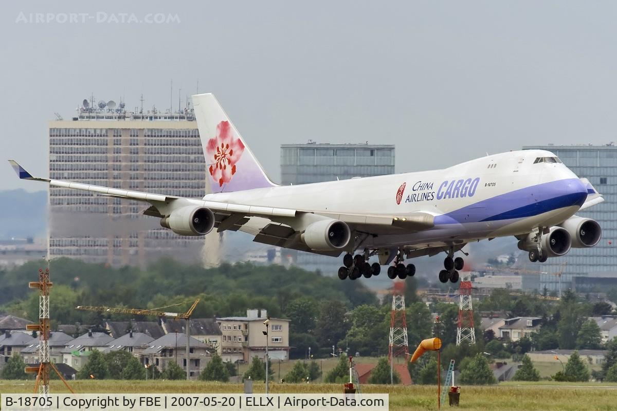 B-18705, 2001 Boeing 747-409F/SCD C/N 30762, Air China B747-400F moments prior touchdown at ELLX