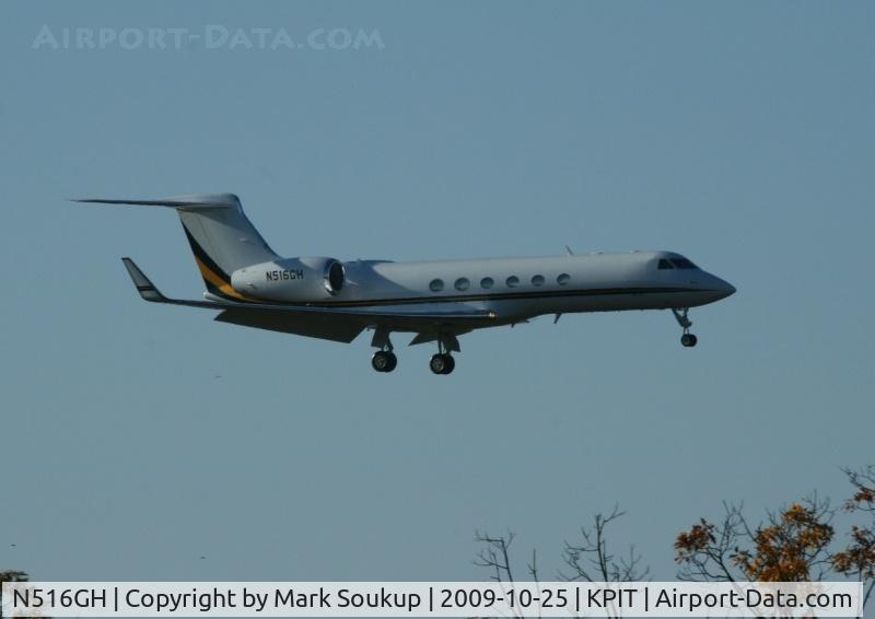 N516GH, 1998 Gulfstream Aerospace G-V C/N 553, N516GH @ KPIT
