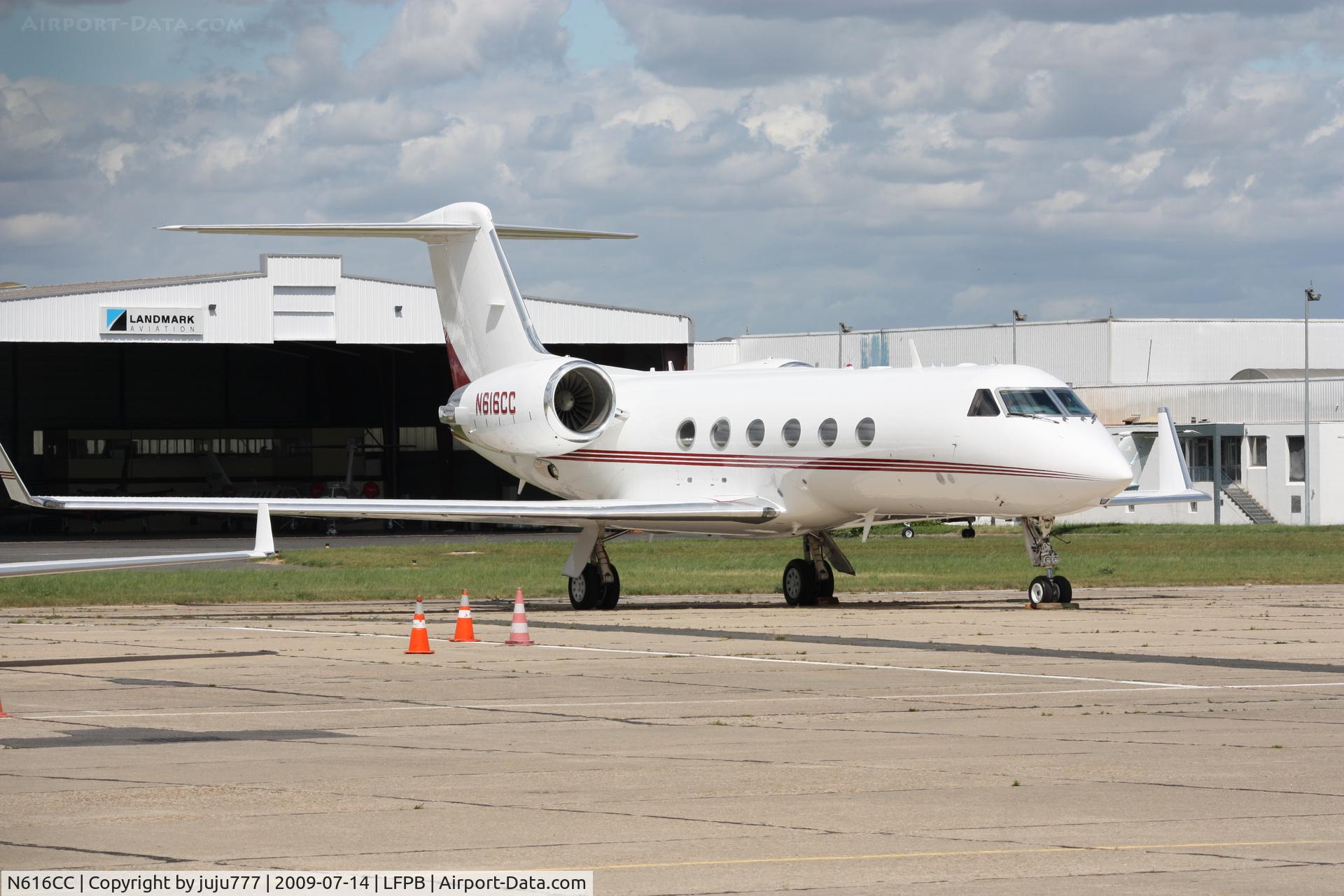 N616CC, 2001 Gulfstream Aerospace G-IV C/N 1455, on transit at Le Bourget