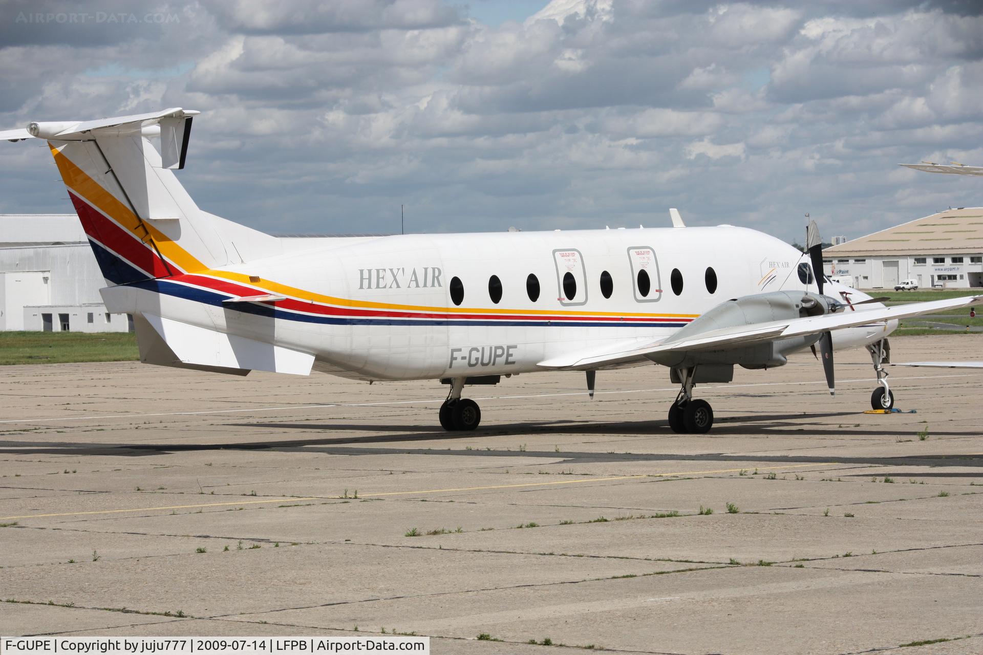 F-GUPE, 1996 Beech 1900D C/N UE-248, on transit at Le Bourget