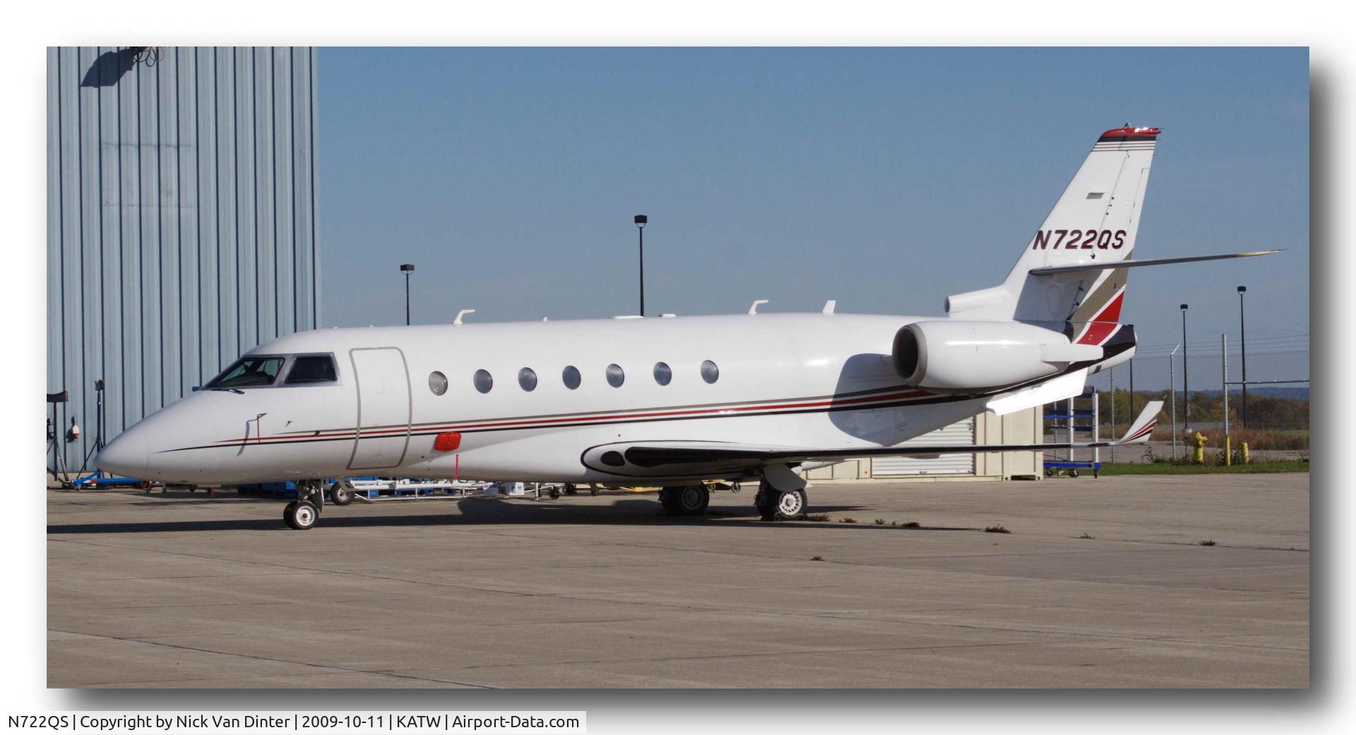 N722QS, 2004 Israel Aircraft Industries Gulfstream 200 C/N 093, On the ramp