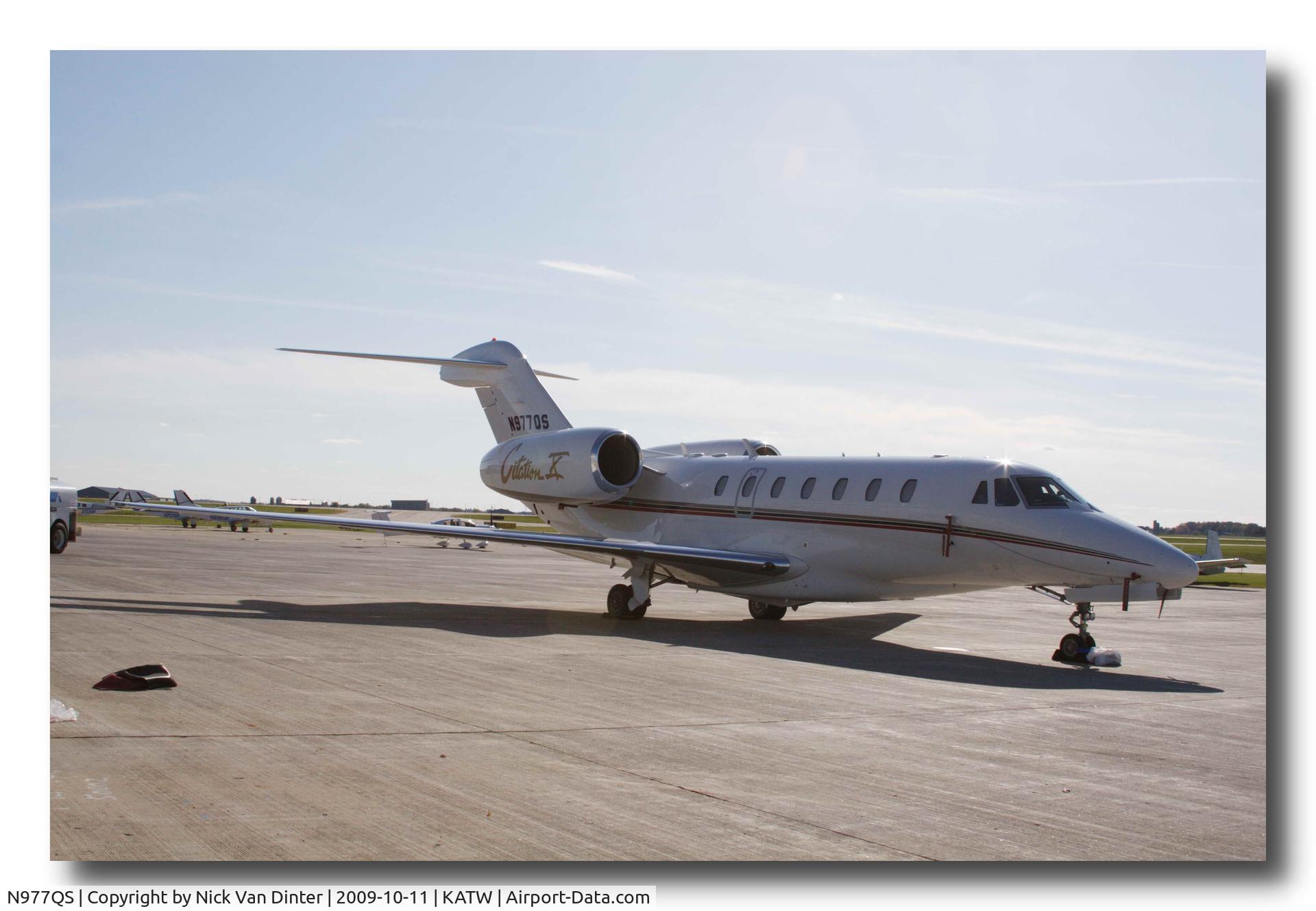 N977QS, 1999 Cessna 750 Citation X Citation X C/N 750-0077, On the Ramp