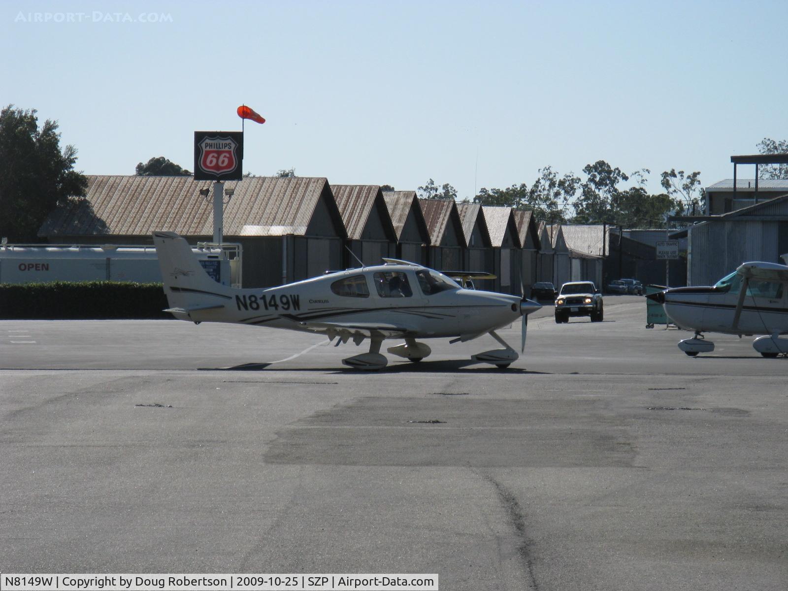 N8149W, 2003 Cirrus SR22 C/N 0695, 2003 Cirrus SR22 Centennial edition, Continental IO-550 310 Hp, taxi
