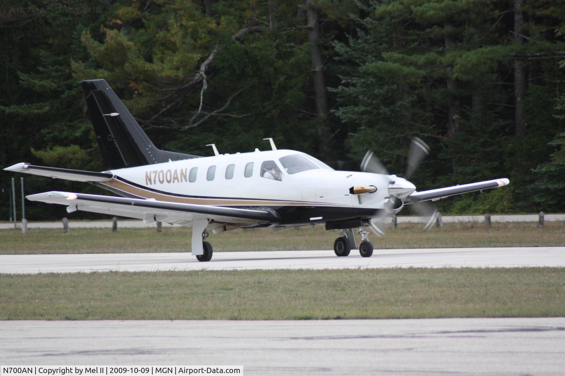 N700AN, 1998 Socata TBM-700 C/N 132, KMGN-KYIP - Departing RWY 28