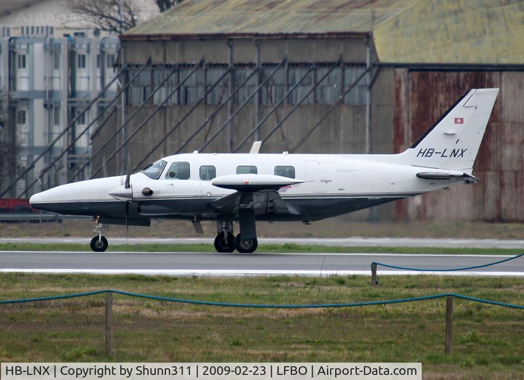 HB-LNX, 1982 Piper PA-31T2 Cheyenne IIXL C/N 31T-8166050, Ready for take off rwy 32R