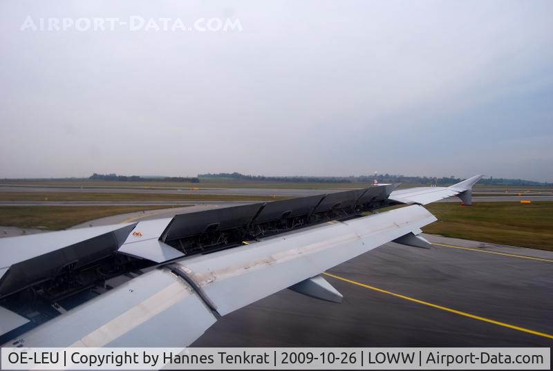 OE-LEU, 2006 Airbus A320-214 C/N 2902, flyNIKI Airbus A320; flight HG8335 from Innsbruck to Vienna with Captain Niki Lauda