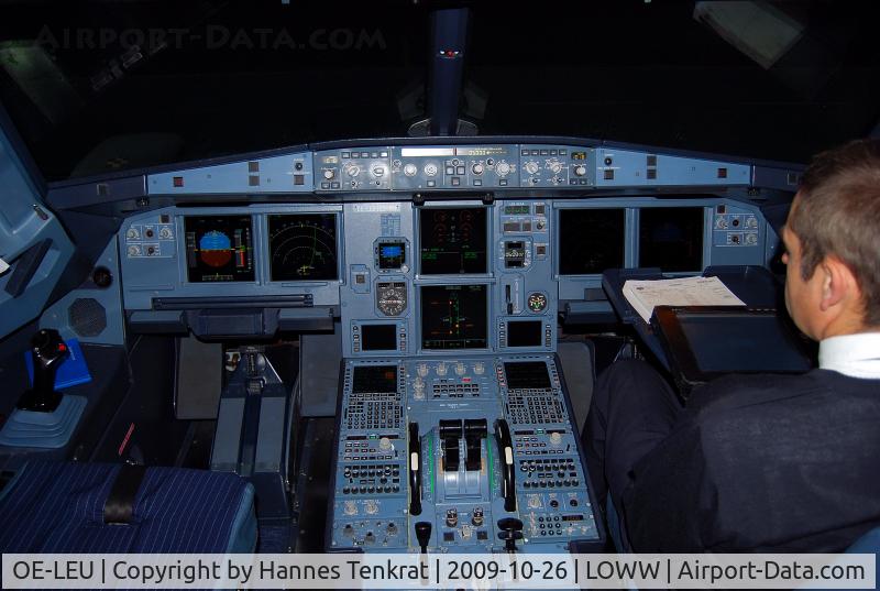 OE-LEU, 2006 Airbus A320-214 C/N 2902, flyNIKI Airbus A320; flight HG 8334 from Vienna to Innsbruck with Captain Niki Lauda