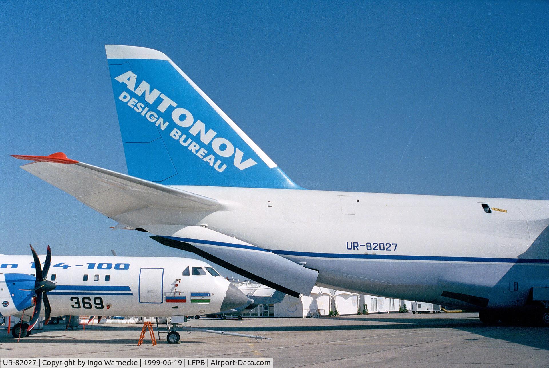 UR-82027, 1990 Antonov An-124-100 Ruslan C/N 19530502288, Antonov An-124-100 Ruslan at the Aerosalon 1999, Paris