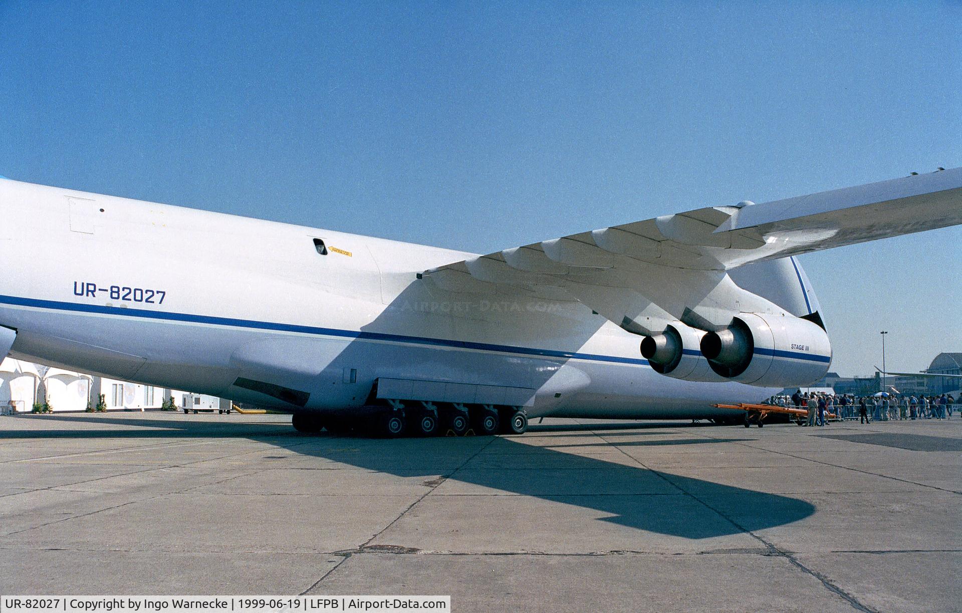 UR-82027, 1990 Antonov An-124-100 Ruslan C/N 19530502288, Antonov An-124-100 Ruslan at the Aerosalon 1999, Paris