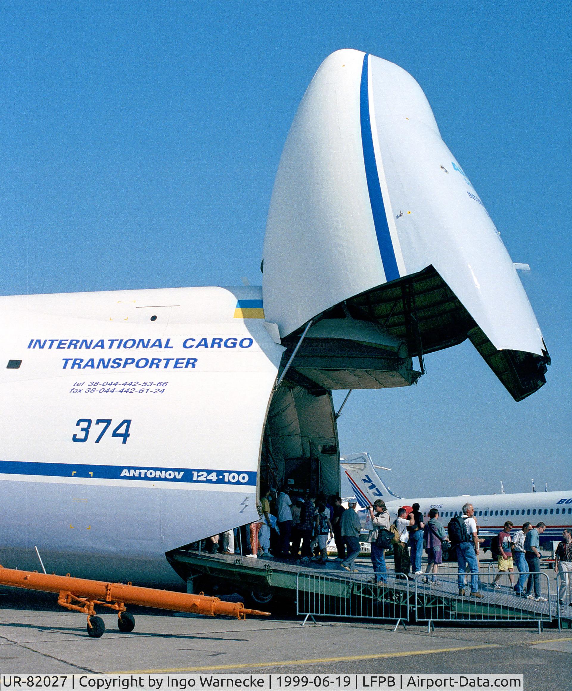 UR-82027, 1990 Antonov An-124-100 Ruslan C/N 19530502288, Antonov An-124-100 Ruslan at the Aerosalon 1999, Paris