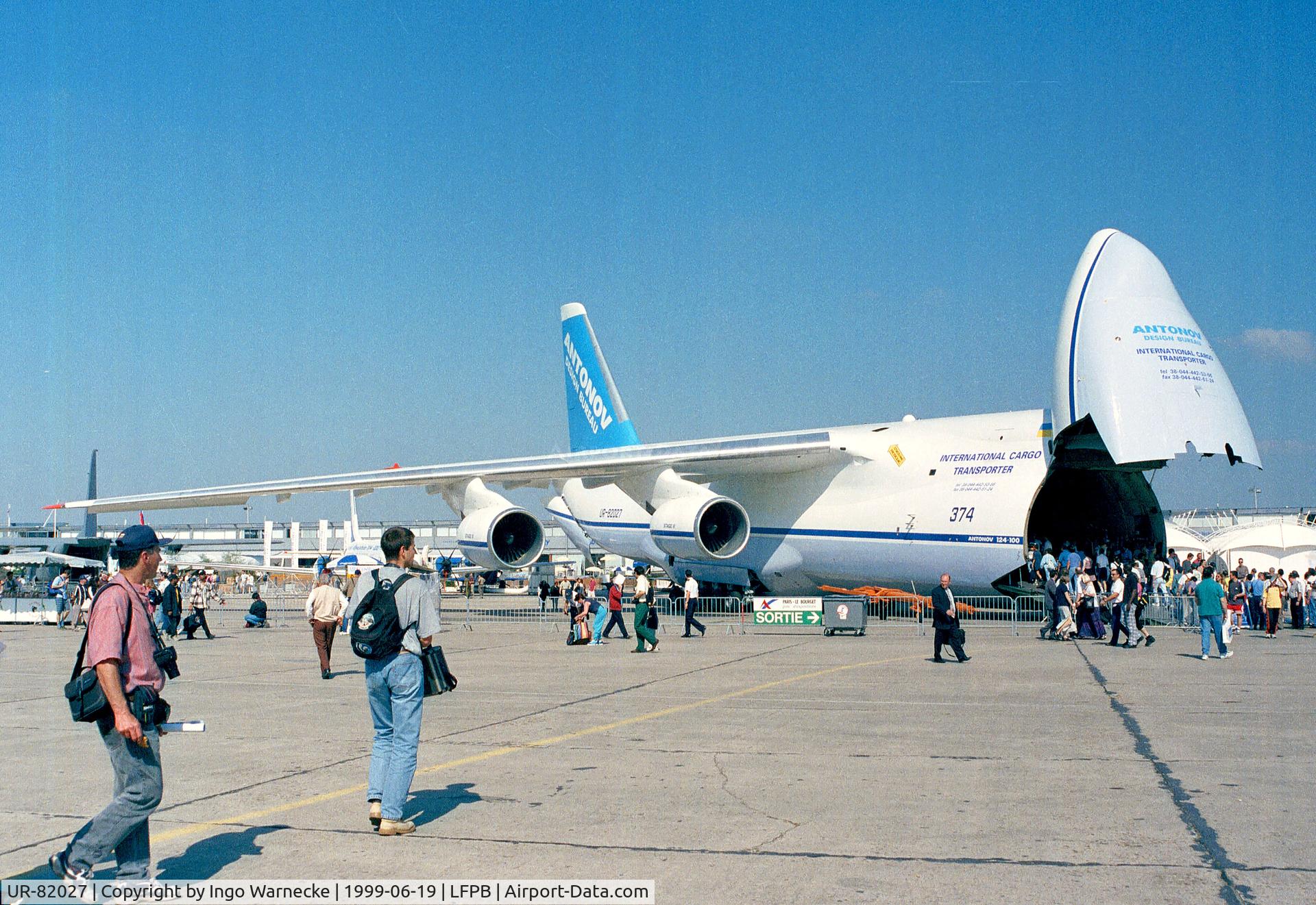 UR-82027, 1990 Antonov An-124-100 Ruslan C/N 19530502288, Antonov An-124-100 Ruslan at the Aerosalon 1999, Paris