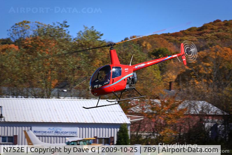 N752E, 1997 Robinson R22 C/N 2773, Accelerating over the runway at Ellington, CT