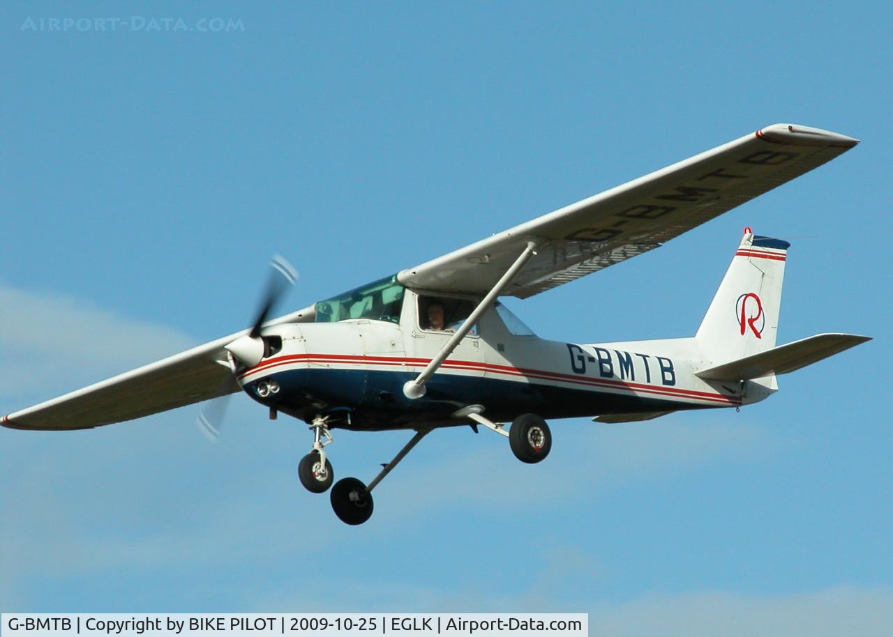 G-BMTB, 1977 Cessna 152 C/N 152-80672, REDAIR TRAINER FINALS FOR RWY 25
