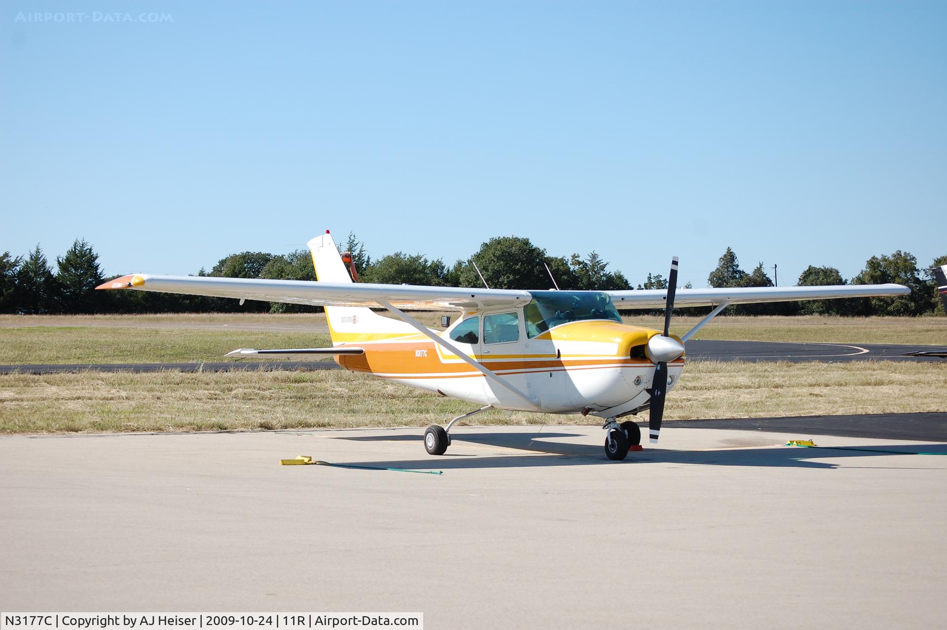 N3177C, 1978 Cessna R182 Skylane RG C/N R18200248, N3177C on the ramp at 11R