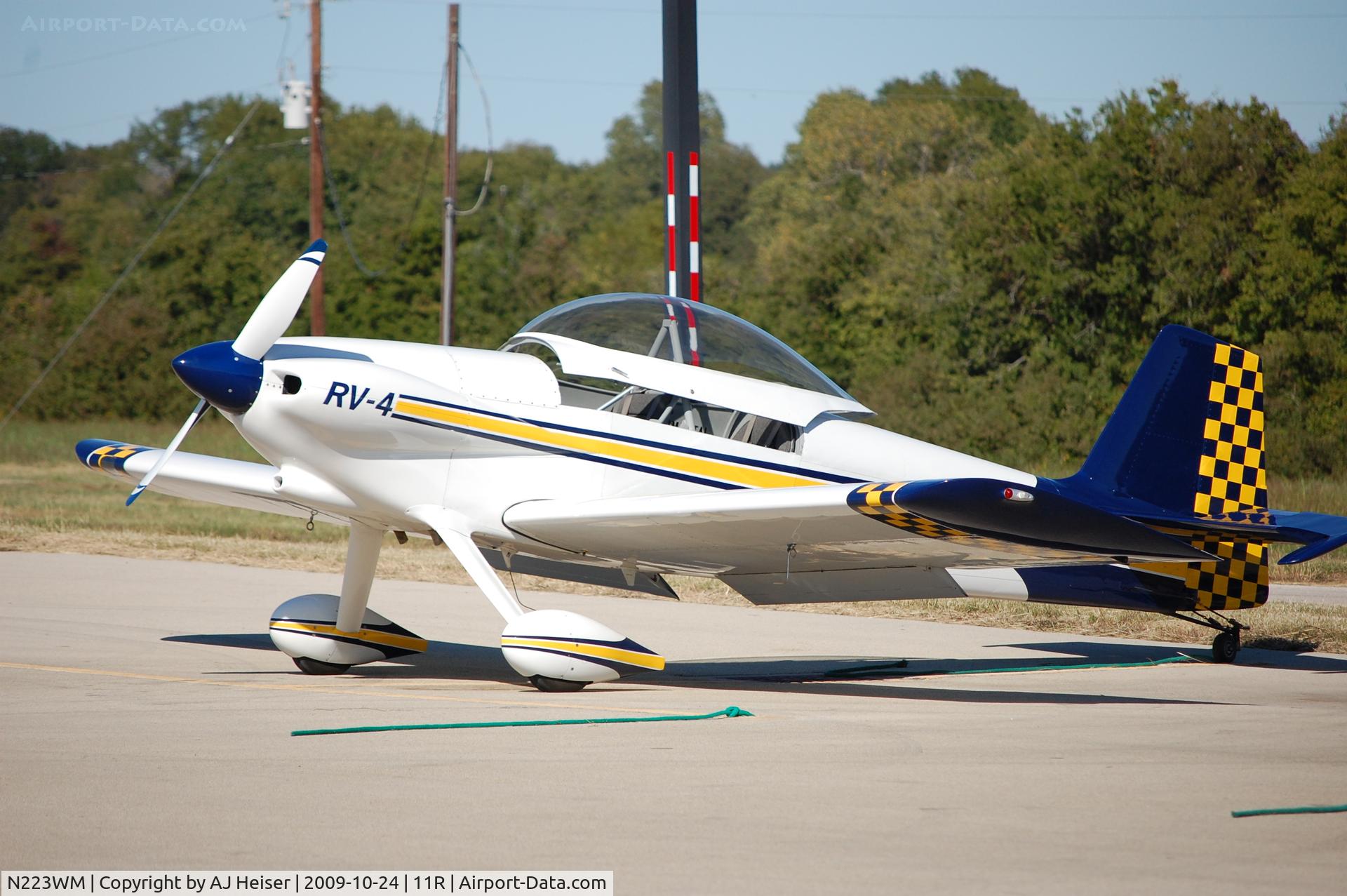 N223WM, 2005 Vans RV-4 C/N 4193, N223WM on the ramp at 11R