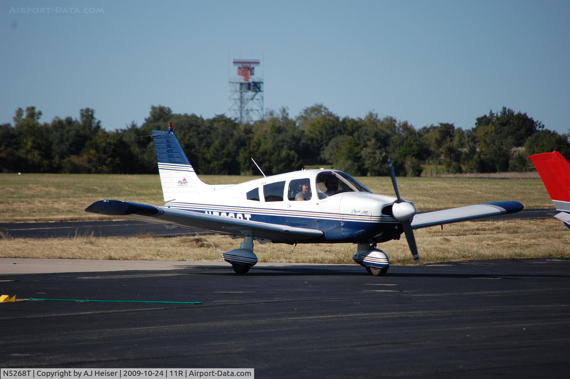 N5268T, 1972 Piper PA-28-180 C/N 28-7205252, N5268T taxiing to parking at 11R