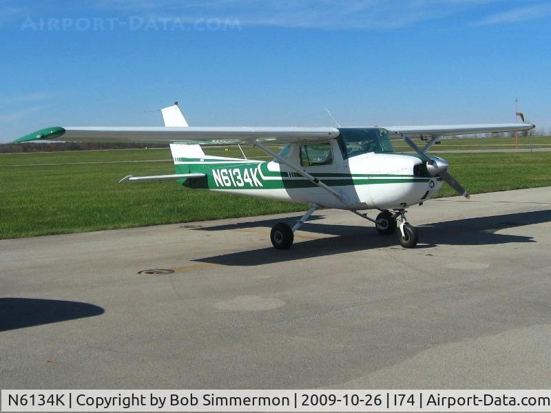 N6134K, 1975 Cessna 150M C/N 15077543, On the ramp at Urbana, Ohio
