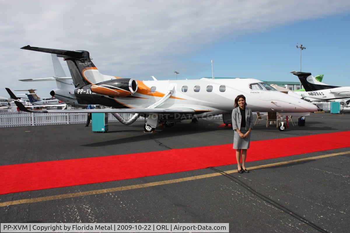 PP-XVM, 2010 Embraer EMB-505 Phenom 300 C/N 50500004, Two Brazilian beauties pose in this picture