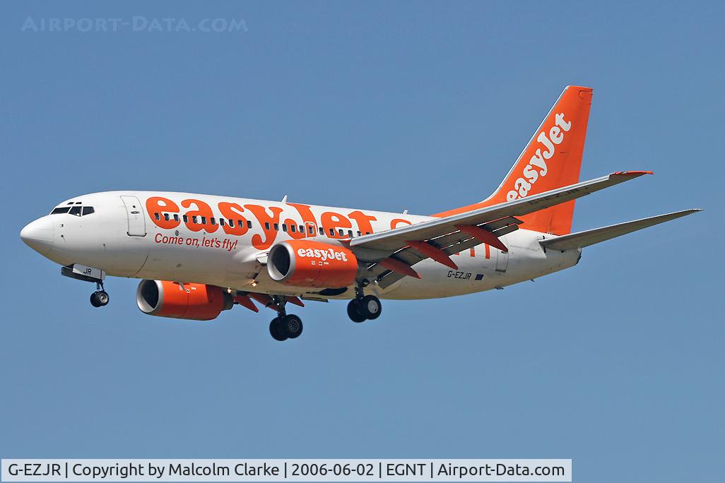G-EZJR, 2002 Boeing 737-73V C/N 32413, Boeing 737-73V. On approach to Rwy 25 at Newcastle Airport.