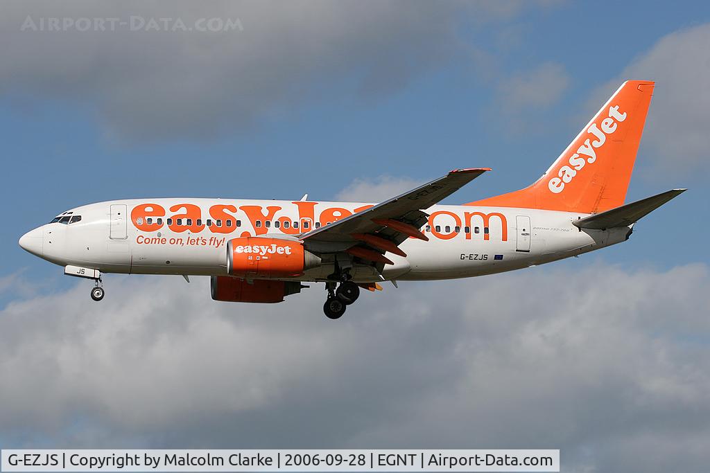 G-EZJS, 2002 Boeing 737-73V C/N 32414, Boeing 737-73V. On approach to Rwy 25 at Newcastle Airport.
