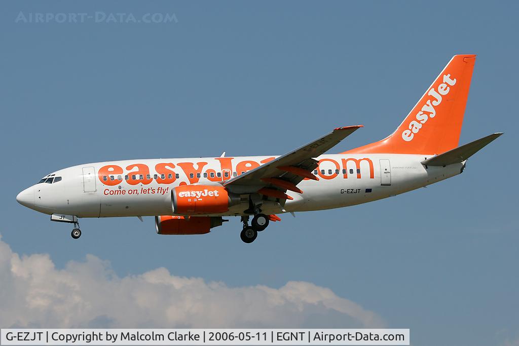 G-EZJT, 2002 Boeing 737-73V C/N 32415, Boeing 737-73V. On approach to Rwy 25 at Newcastle Airport.