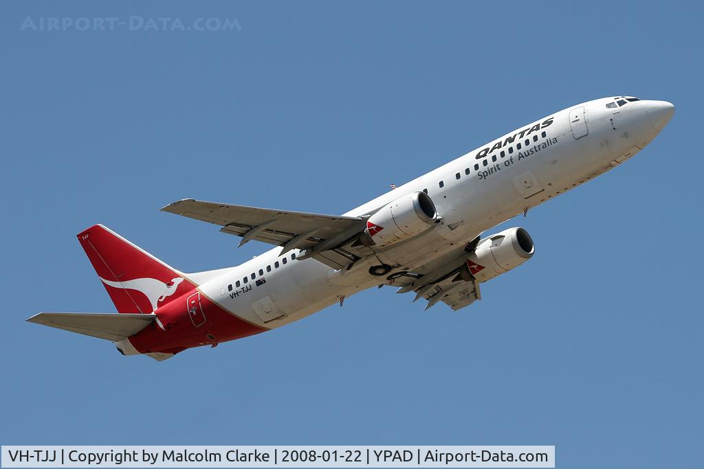 VH-TJJ, 1990 Boeing 737-476 C/N 24435, Boeing 737-476 taking off from Adelaide International Airport.