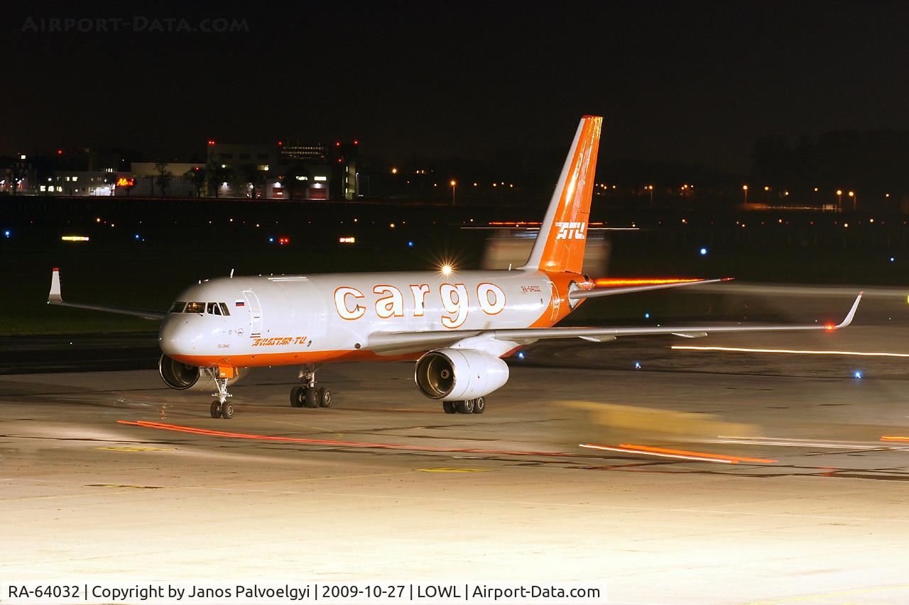 RA-64032, Tupolev Tu-204-100C C/N 1450743164032, Aviastar-Tu Cargo Tupolev Tu-204C