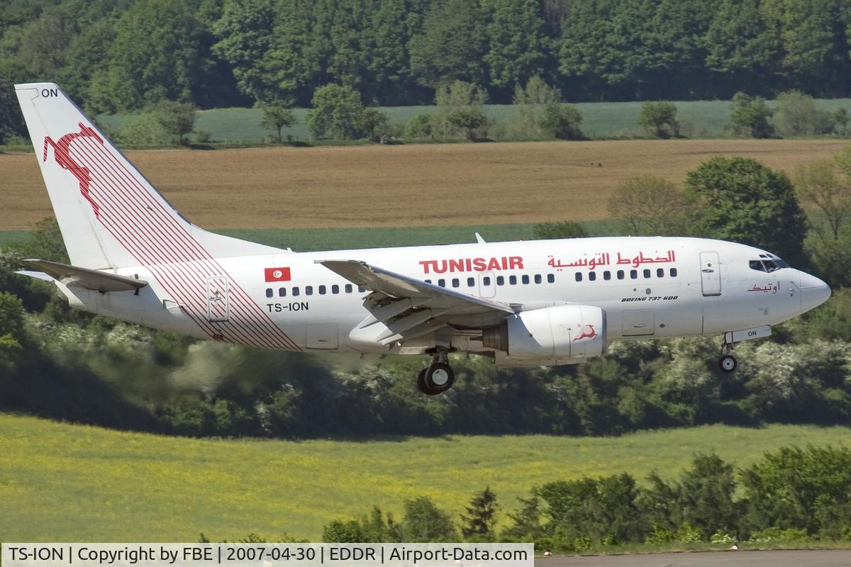 TS-ION, 2000 Boeing 737-6H3 C/N 29499, moments prior touchdown