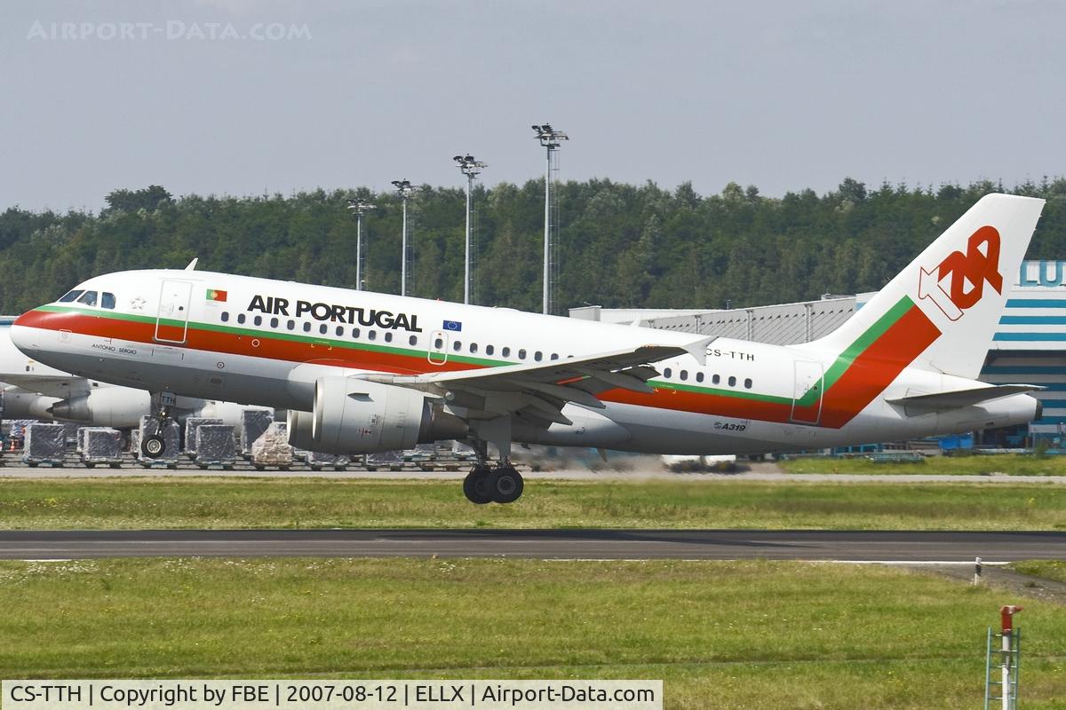 CS-TTH, 1998 Airbus A319-111 C/N 917, about to touchdown