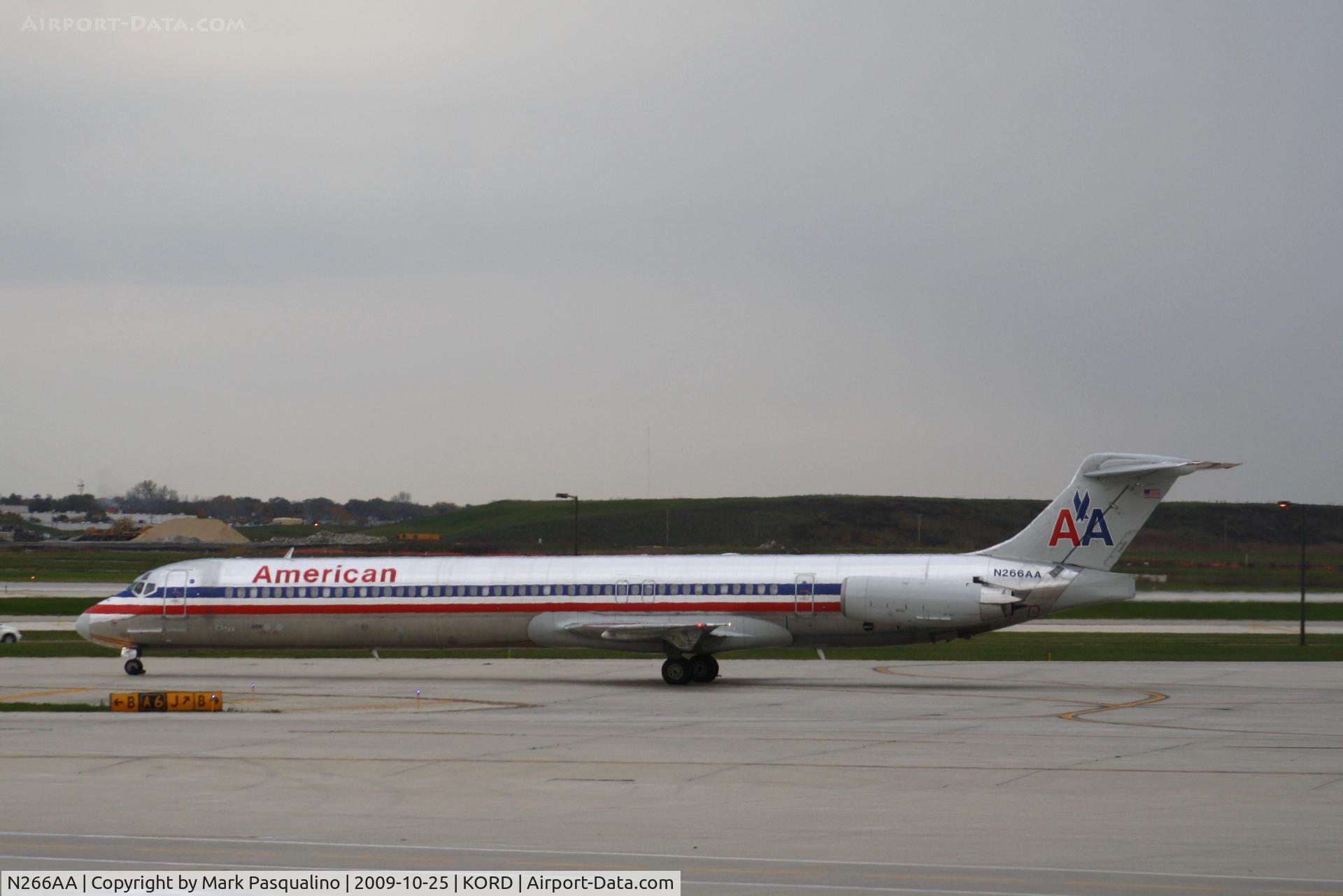 N266AA, 1985 McDonnell Douglas MD-82 (DC-9-82) C/N 49291, MD-82