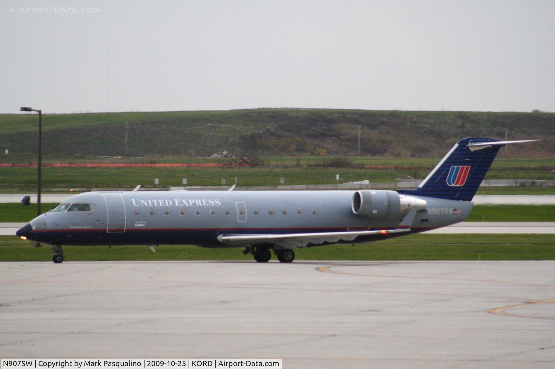 N907SW, 2001 Bombardier CRJ-200LR (CL-600-2B19) C/N 7511, CL-600-2B19