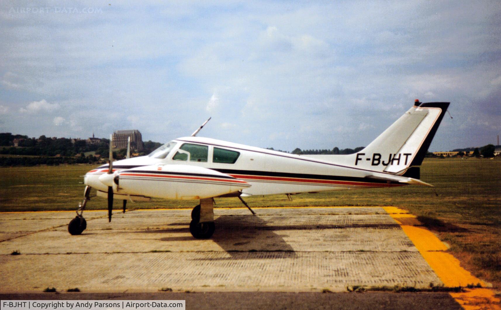 F-BJHT, Cessna 310D C/N 39143, Visiting Shorehan
