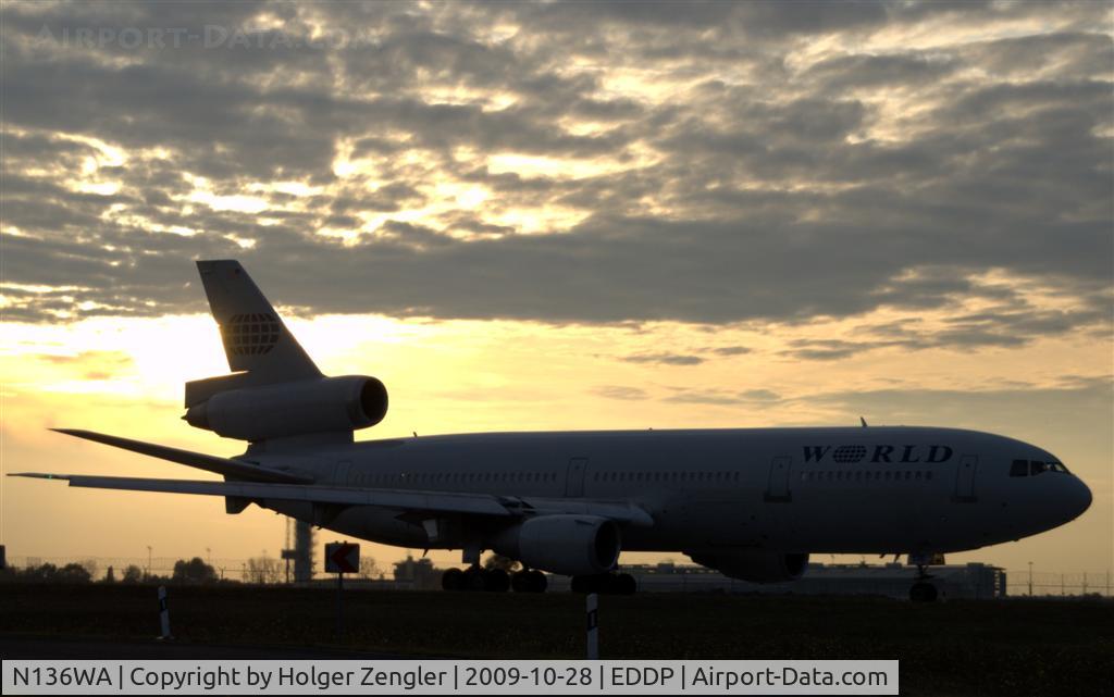 N136WA, 1982 McDonnell Douglas DC-10-30 C/N 47844, Rolling by in last daylight for a take off with destination home