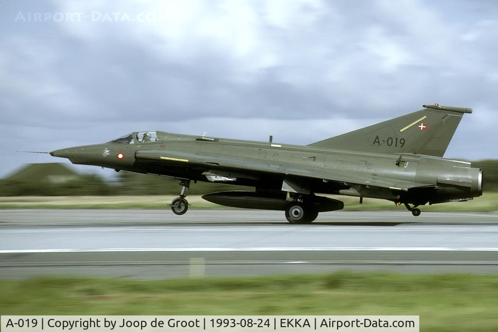 A-019, 1971 Saab F-35 Draken C/N 35-1019, The 1993 Tactical Fighter Weaponry was the last time the Draken participated. Both Esk 725 and Esk 729 were disbanded later that year.