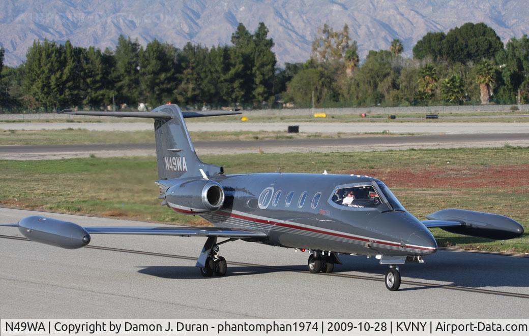 N49WA, 1973 Gates Learjet 25B C/N 142, Taxing